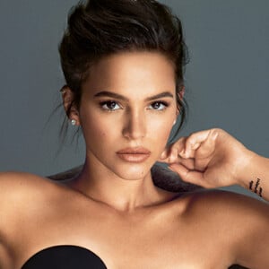 Bruna Marquezine impressiona em ensaio de lingerie