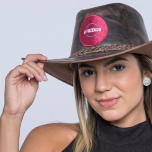 Hariany Almeida tem relação longe da web com DJ Netto