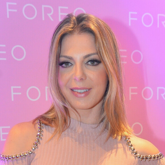 Sheila Mello se declarou ao namorado, João Souza, e lembrou quando se viram pela primeira vez