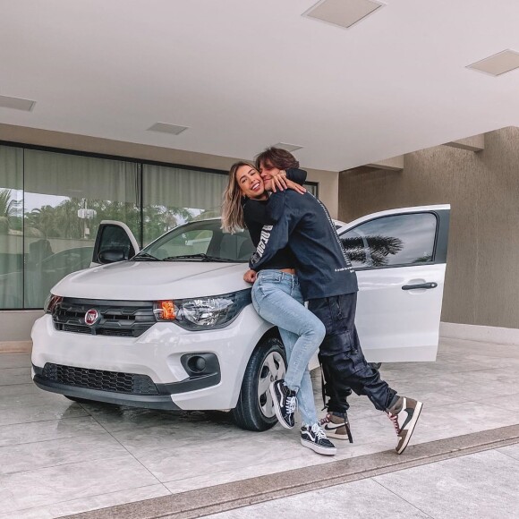 Gabi Brandt mostrou cada detalhe do novo imóvel em que vai morar com o marido, Saulo Poncio