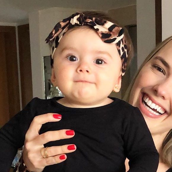 Filha de Thaeme Mariôto esbanja fofura nas redes sociais