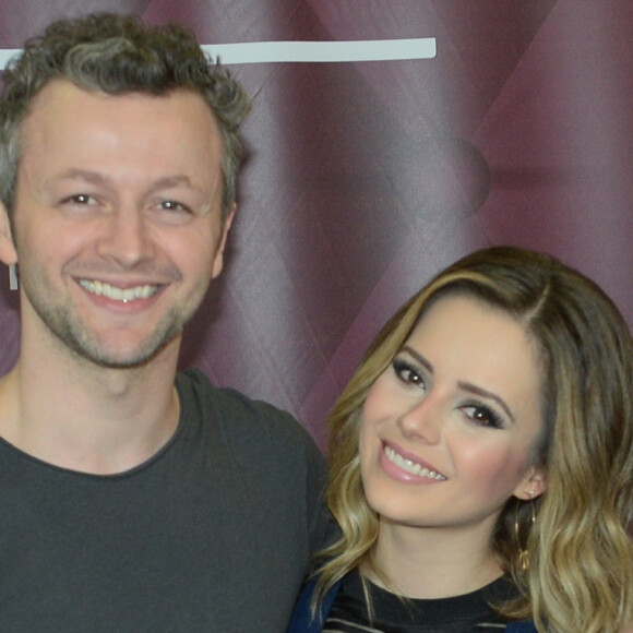 Sandy voltou a cortar o cabelo do marido, Lucas Lima, que brincou com a situação