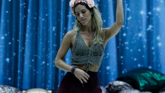 Giovanna Ewbank usa minissaia transparente em ensaio do 'Dança dos Famosos'