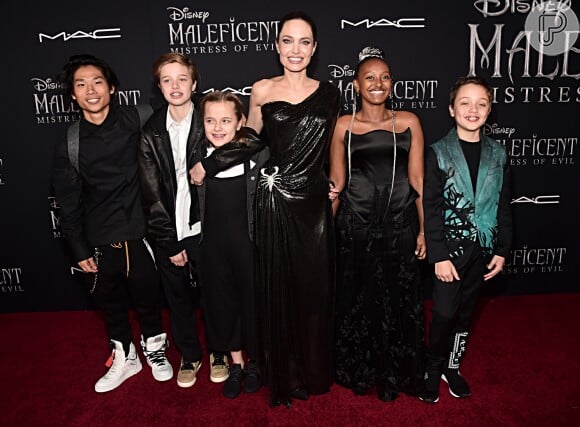 Angelina Jolie elogia filhos: 'São seis jovens muito corajosos e muito fortes'