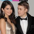 Justin Bieber afirmou que estava com a então namorada, Selena Gomez, no dia do suposto abuso sexual
