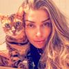 Grazi Massafera é apaixonada por gatos. Namorando Caio Castro, a atriz ganhou um novo pet de presente do ator