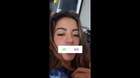 Vídeo: Anitta filma o namorado, Gui Araújo, preparando café da manhã