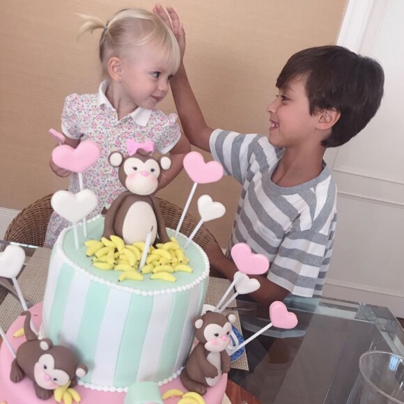 Filhos de Eliana, Manuela e Arthur demonstraram o carinho que sentem pela artista em diferentes formas