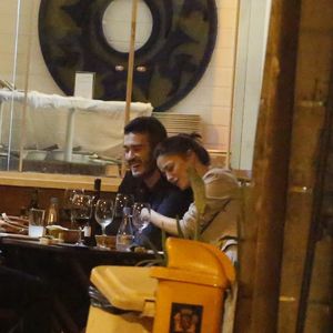 Rosanne Mulholland está grávida do primeiro filho com Marcos Veras