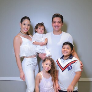 Wesley Safadão compartilhou vídeo brincando com o filho mais novo, Dom, nos Stories