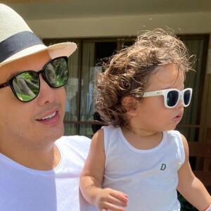 Wesley Safadão mostrou uma aula de futebol que deu ao filho mais novo, Dom, no Instagram