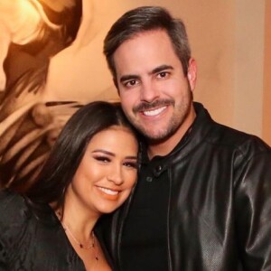 Simone ganhou um tapinha no bumbum do marido, Kaká Diniz