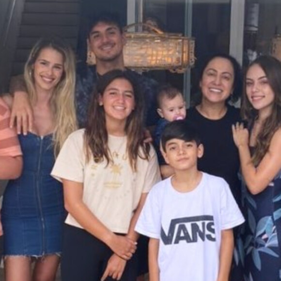 Gabriel Medina convidou Yasmin Brunet para conhecer Maresias, em São Paulo. 'Eu fui para ficar três dias e estou há três meses', disse a modelo