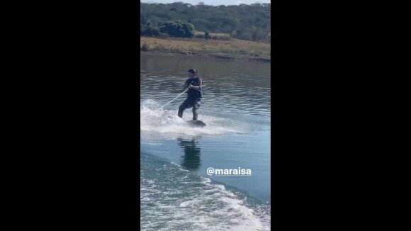 Vídeo: Maiara filma a irmã, Maraisa, praticando wakeboard