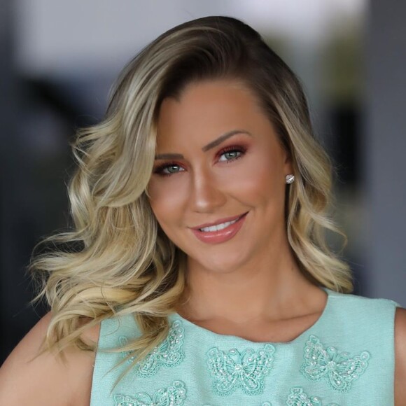 Ana Paula Siebert exibiu detalhes do lookinho da filha em vídeo no Instagram Stories