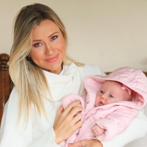 Ana Paula Siebert prefere produções confortáveis quando está com a filha, Vicky, de 1 mês