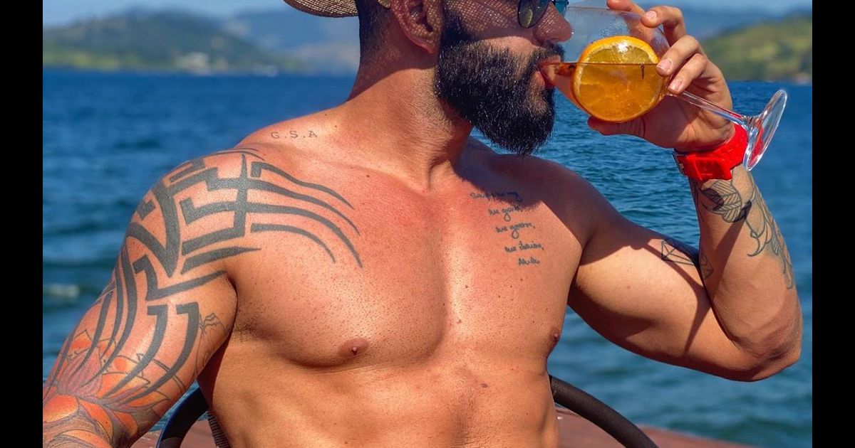 Gusttavo Lima Posou S De Sunga E O Corpo Em Forma Roubou A Cena Na Web Purepeople