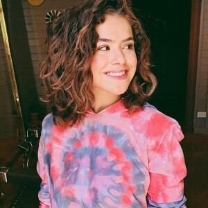 Maisa Silva usou look com tie dye em tons de rosa e roxo