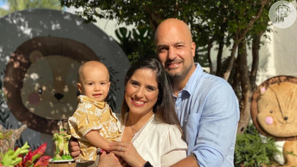 Joaquim faz 1! Camilla Camargo reúne família em festa virtual do filho. Vídeo