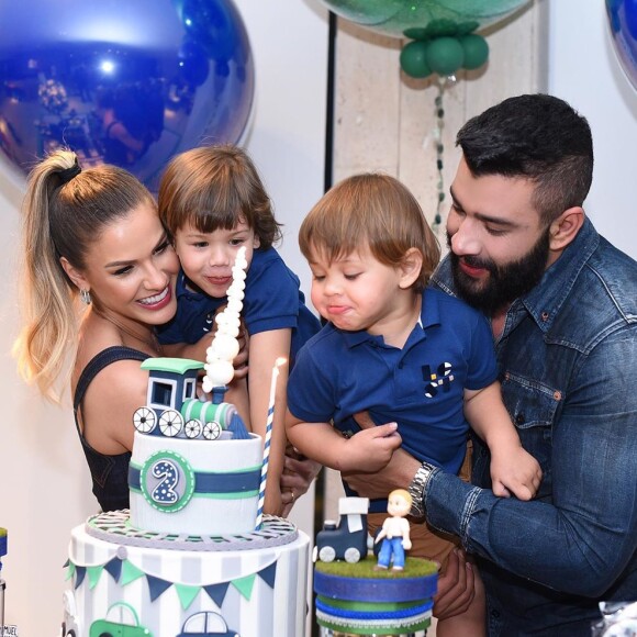 Andressa Suita encantou fãs com fotos da comemoração em família pelo aniversário de Samuel