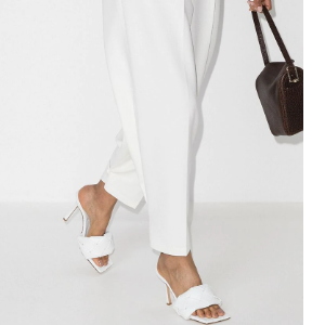 Sandália trendy usada por Andressa Suita custa R$ 15 mil