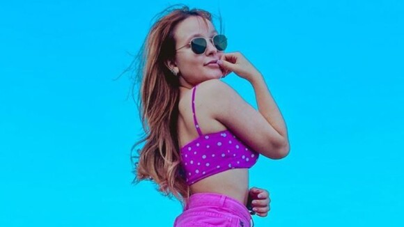 Larissa Manoela usa biquíni asa-delta e valoriza corpo em look moda praia. Veja!