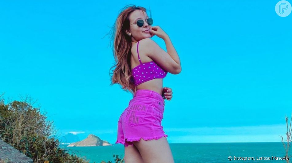 Larissa Manoela deixa corpo definido à mostra em foto de biquíni