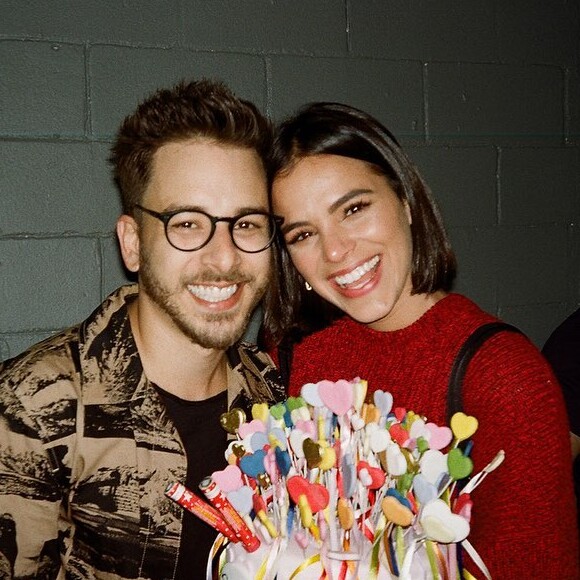 Bruna Marquezine comemorou aniversário de 24 anos, em 2014, em show da dupla Sandy e Júnior e cercada de amigos famosos