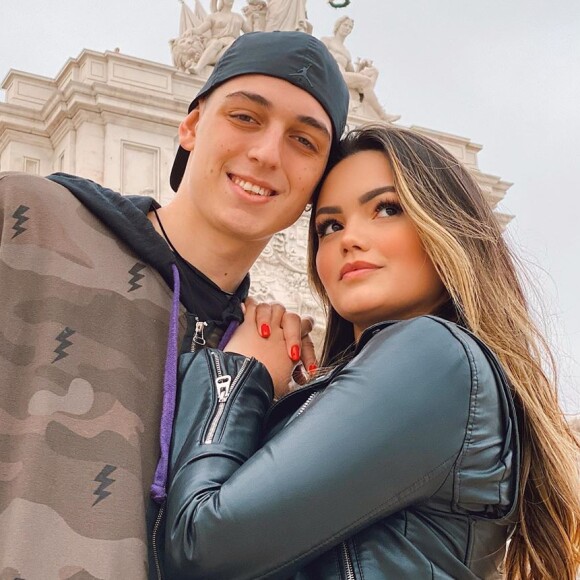 Suzanna Freitas decidiu expor menos namoro com Gabriel Simões na web