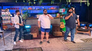 César Menotti diverte a web ao usar 'short de Gusttavo Lima' em live. Vídeo!