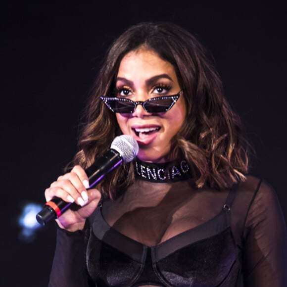 'Troco de namorado como troco de roupa', diz Anitta