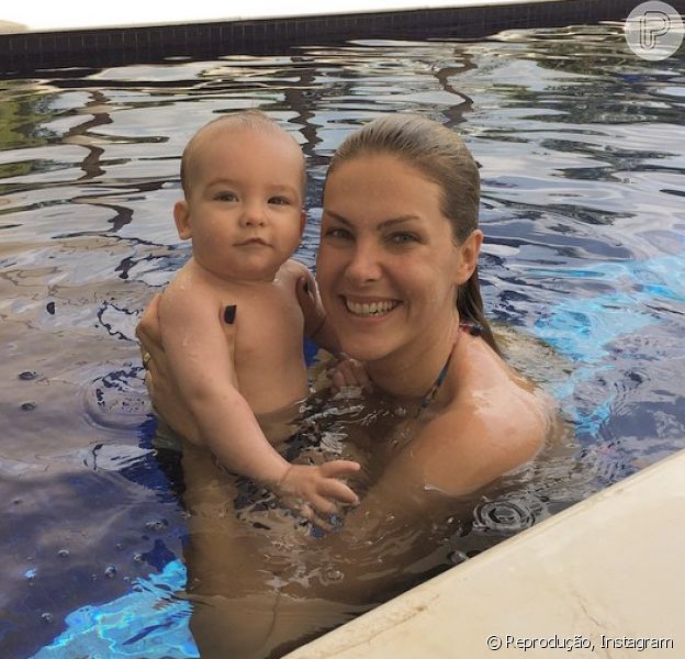 Ana Hickmann Refresca Do Calor O Filho Alexandre Jr Com Mergulho Na Piscina Purepeople