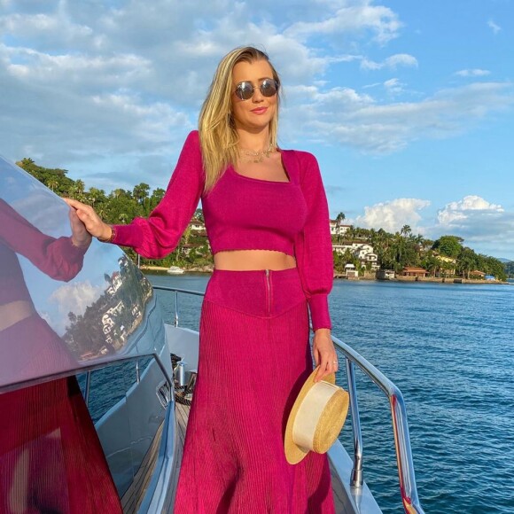 Ana Paula Siebert mudou de visual cerca de dois meses depois do nascimento da filha, Vicky