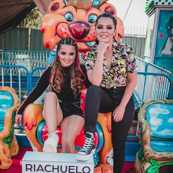 Maiara e Maraisa apostaram em looks divertidos para live deste sábado