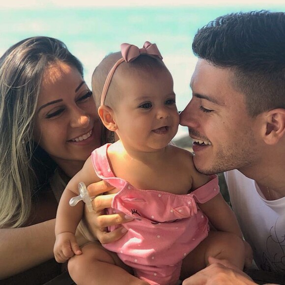 Arthur Aguiar está se esforçando para se manter como um pai presente para Sophia