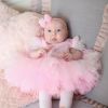 Ana Paula Siebert escolheu vestido de bailarina para a filha no mesversário de 3 meses