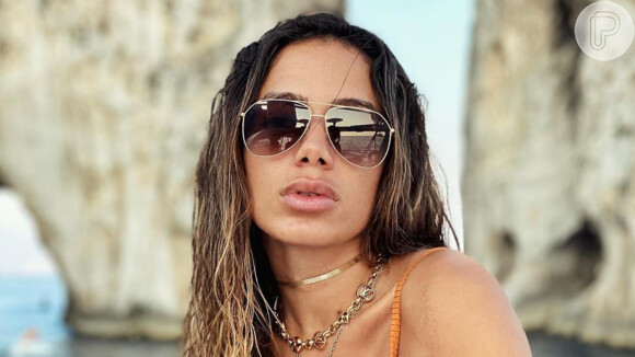 Anitta ativa perfil no Tinder em viagem à Itália, em 22 de agosto de 2020