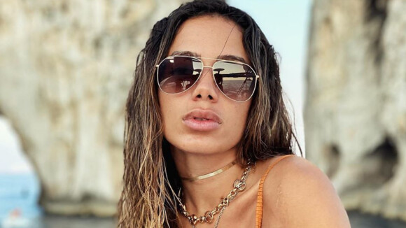 Anitta ativa perfil em site de relacionamento durante viagem à Itália. Veja!