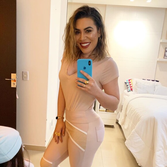 Naiara Azevedo quer arquear a sobrancelha com botox