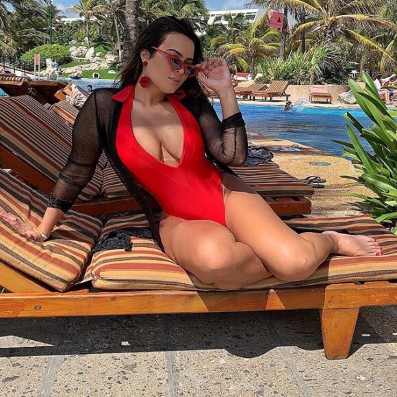 Geisy Arruda valoriza corpo em look e ganha elogios na internet