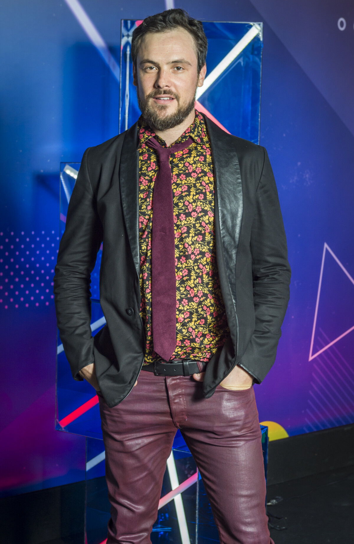 Foto Sergio Guizé apareceu com novo visual Purepeople