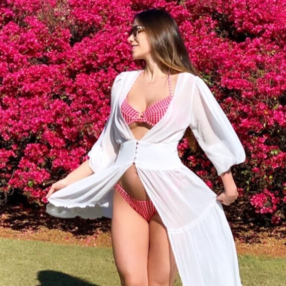 Barriga de mulher de Alok encanta em foto