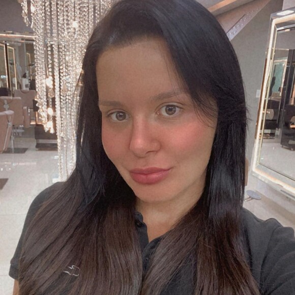 Maraisa aposta em look com camisa aberta