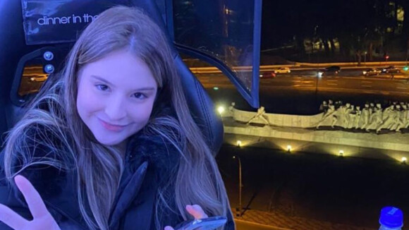 Sophia Valverde antecipa aniversário de 15 anos em jantar 'nas alturas'