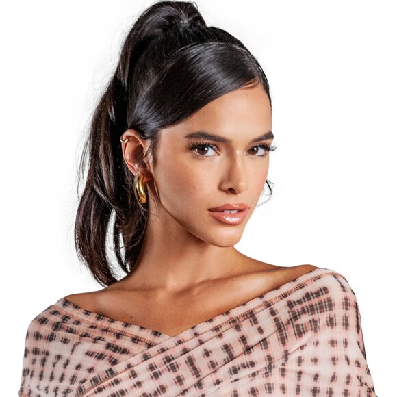 Bruna Marquezine e mais famosas são conquistas por top de modelo cruzado de marca internacional