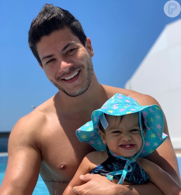 Filha de Mayra Cardi e Arthur Aguiar, Sophia, tem um ano