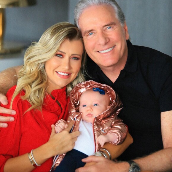 Ana Paula Siebert e Roberto Justus são pais de Vicky, de 3 meses