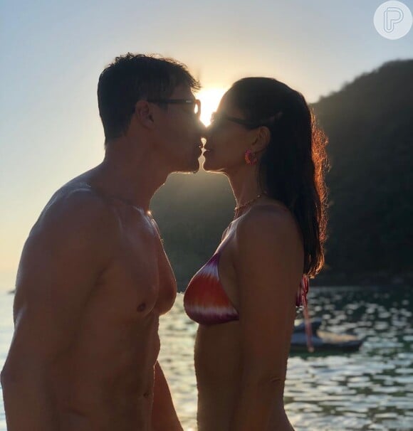Rodrigo Faro e Vera Viel trocaram beijos ao pôr do sol