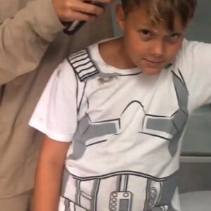 Filho de Neymar, Davi Lucca adotou cabelo moicano para ficar com visual igual ao do pai