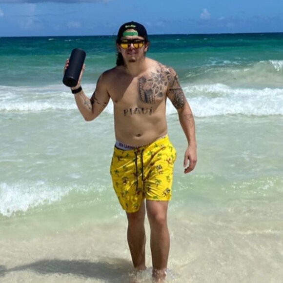 Whindersson Nunes viajou com o irmão, Hildevan Nunes, ao México